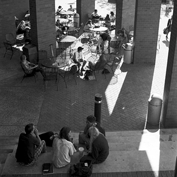 Students take advantage of outdoor seating at JCCC.