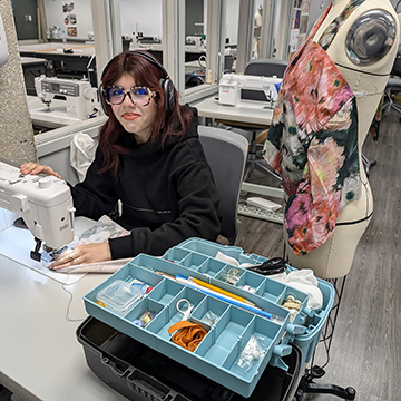JCCC fashion student uses sewing machine
