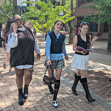 JCCC students walk across campus