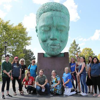 Honors Forum: Kansas City as Text: Art and Architecture course, Fall 2018. Pictured, left to right: Donghun S., Jonathan R., Ethan B., Shelley W., Professor Allison Smith, Olga P., Michael P. Kathrine B., Mary Anne S., Rebecca H., Zoë D., Mairenn M., Rachel L., Maria M. and Hunter S.